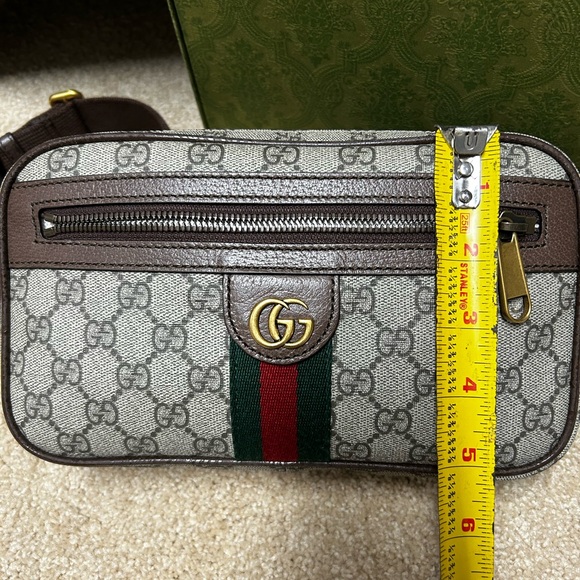Authentic, like new Gucci belt bag - Picture 9 of 10